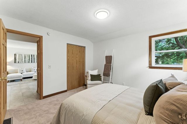 8215 11th Avenue S, Bloomington, MN 55420