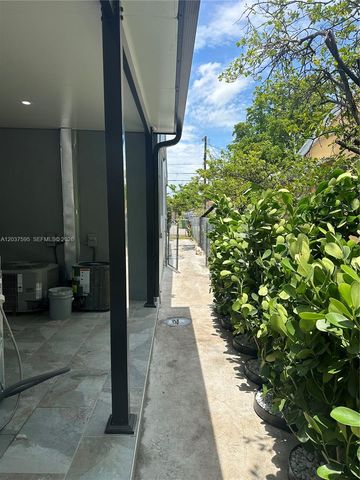 1628 NW 15th Street B, Miami, FL 33125