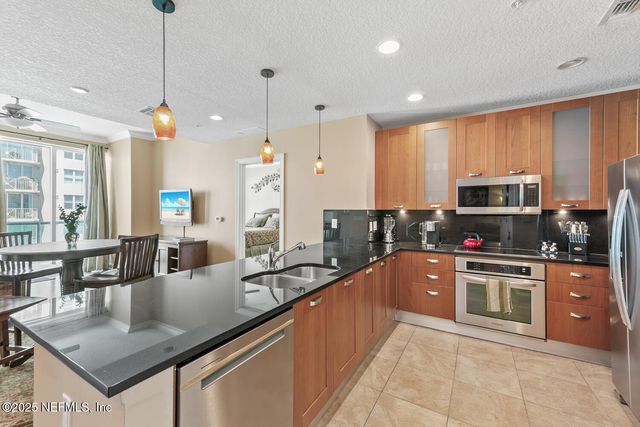 1431 RIVERPLACE Boulevard 2302, Jacksonville, FL 32207