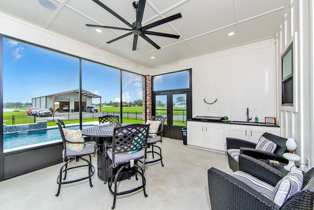 2811 Bayou Blue Rd, Houma, LA 70364