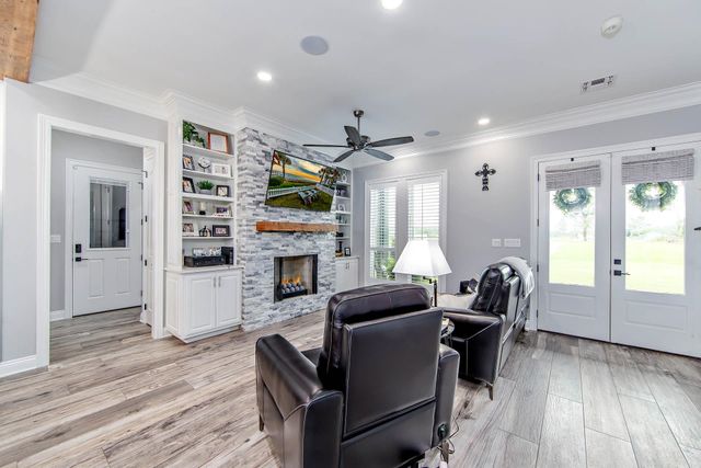 2811 Bayou Blue Rd, Houma, LA 70364