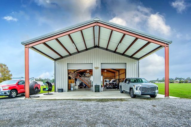 2811 Bayou Blue Rd, Houma, LA 70364