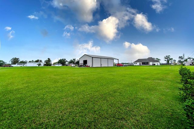 2811 Bayou Blue Rd, Houma, LA 70364