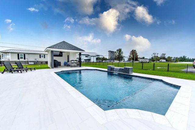 2811 Bayou Blue Rd, Houma, LA 70364