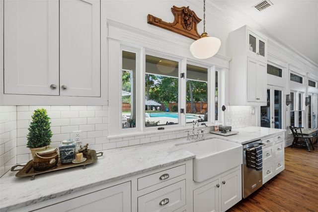 1026 W Main Street, Waxahachie, TX 75165
