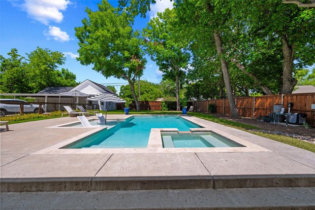1026 W Main Street, Waxahachie, TX 75165