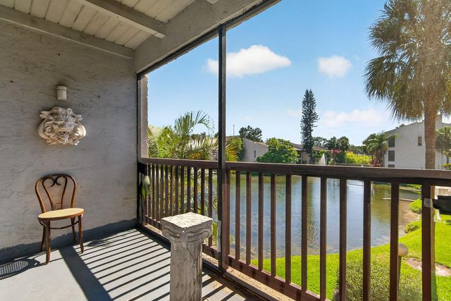 8602 CHAMPLAIN COURT 93, Tampa, FL 33614