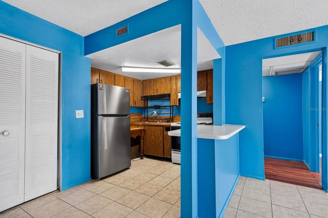 8602 CHAMPLAIN COURT 93, Tampa, FL 33614