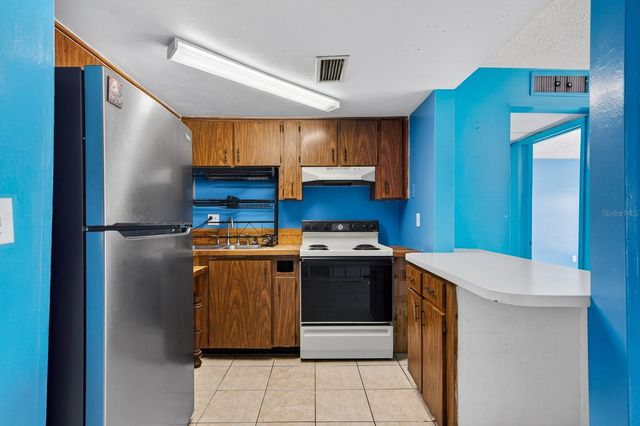 8602 CHAMPLAIN COURT 93, Tampa, FL 33614