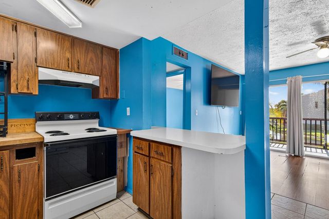 8602 CHAMPLAIN COURT 93, Tampa, FL 33614