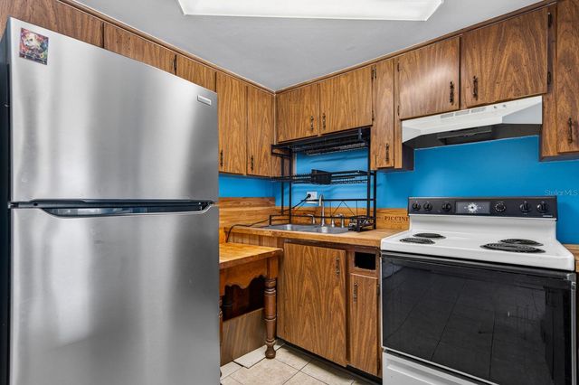8602 CHAMPLAIN COURT 93, Tampa, FL 33614