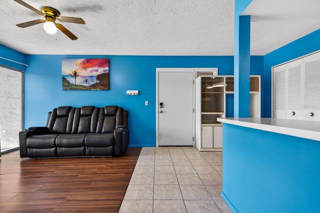 8602 CHAMPLAIN COURT 93, Tampa, FL 33614