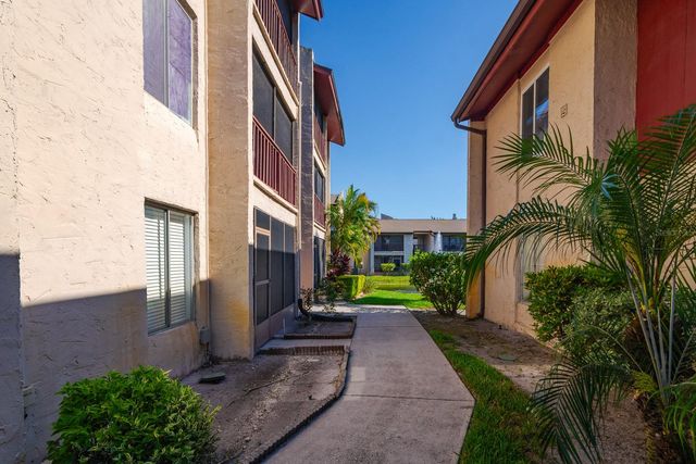 8602 CHAMPLAIN COURT 93, Tampa, FL 33614