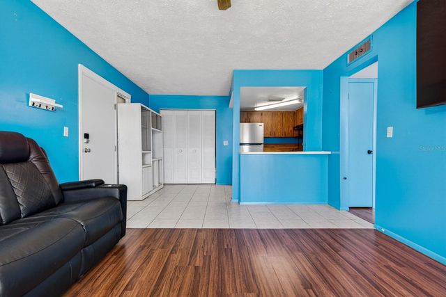 8602 CHAMPLAIN COURT 93, Tampa, FL 33614