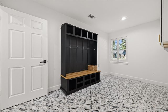 11322 Oak Spring Drive E, Houston, TX 77043