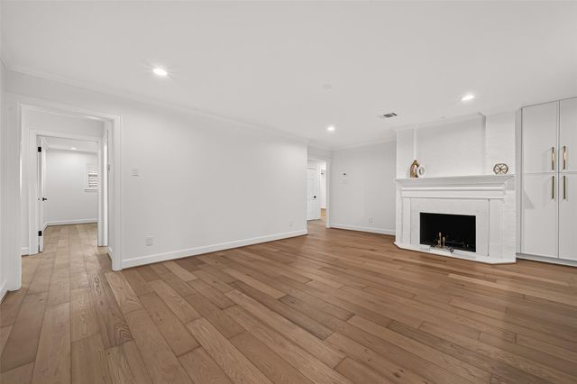11322 Oak Spring Drive E, Houston, TX 77043