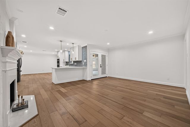 11322 Oak Spring Drive E, Houston, TX 77043