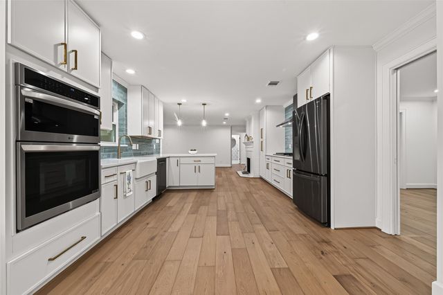 11322 Oak Spring Drive E, Houston, TX 77043