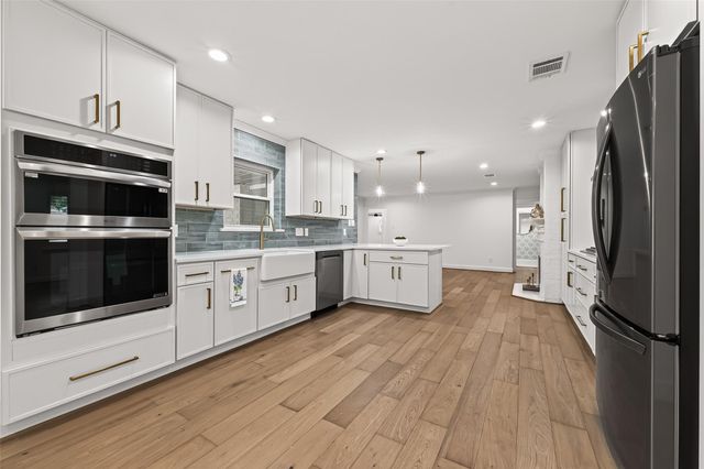 11322 Oak Spring Drive E, Houston, TX 77043