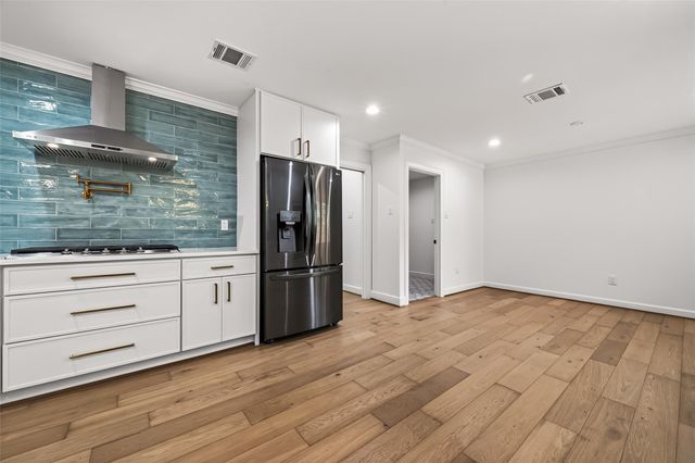 11322 Oak Spring Drive E, Houston, TX 77043