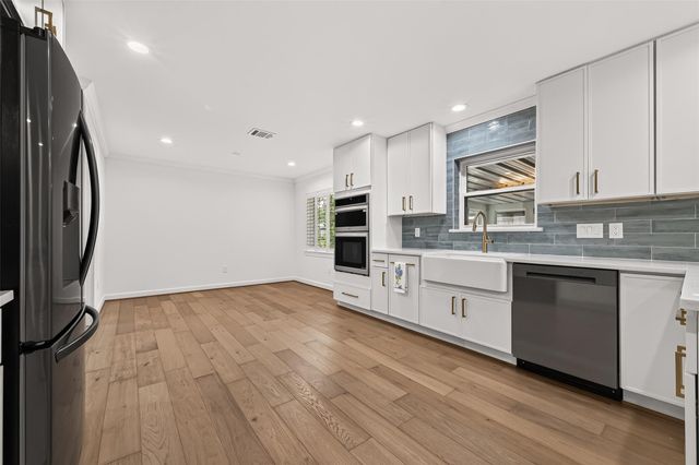 11322 Oak Spring Drive E, Houston, TX 77043