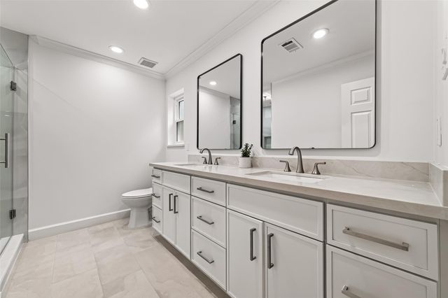 11322 Oak Spring Drive E, Houston, TX 77043