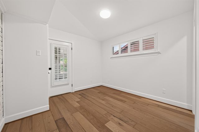 11322 Oak Spring Drive E, Houston, TX 77043
