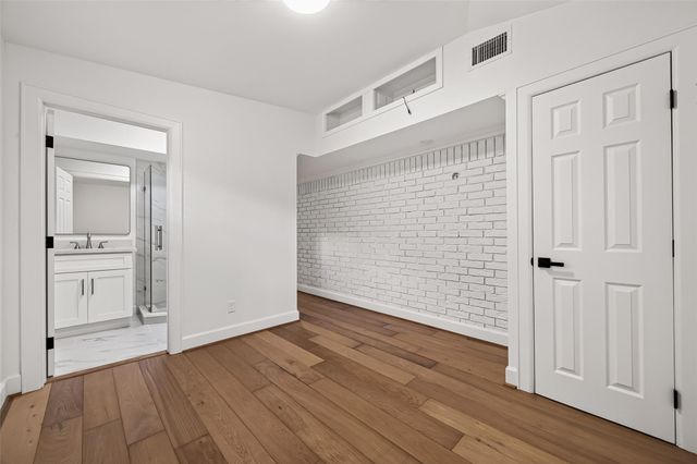 11322 Oak Spring Drive E, Houston, TX 77043
