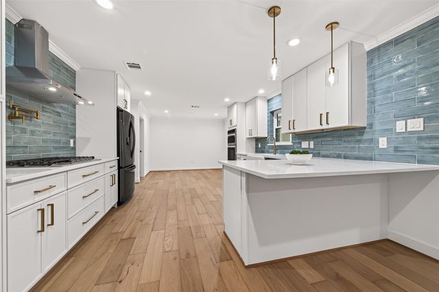 11322 Oak Spring Drive E, Houston, TX 77043