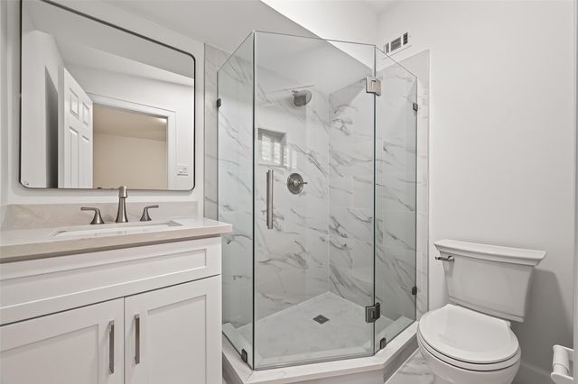 11322 Oak Spring Drive E, Houston, TX 77043