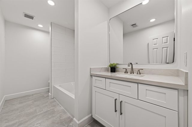 11322 Oak Spring Drive E, Houston, TX 77043