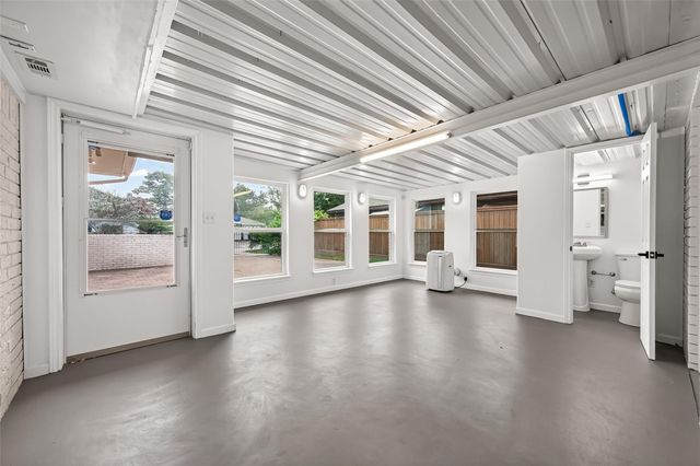 11322 Oak Spring Drive E, Houston, TX 77043