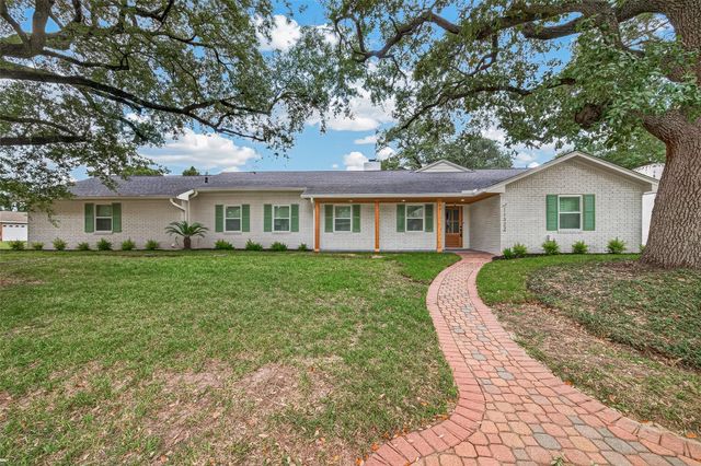 11322 Oak Spring Drive E, Houston, TX 77043