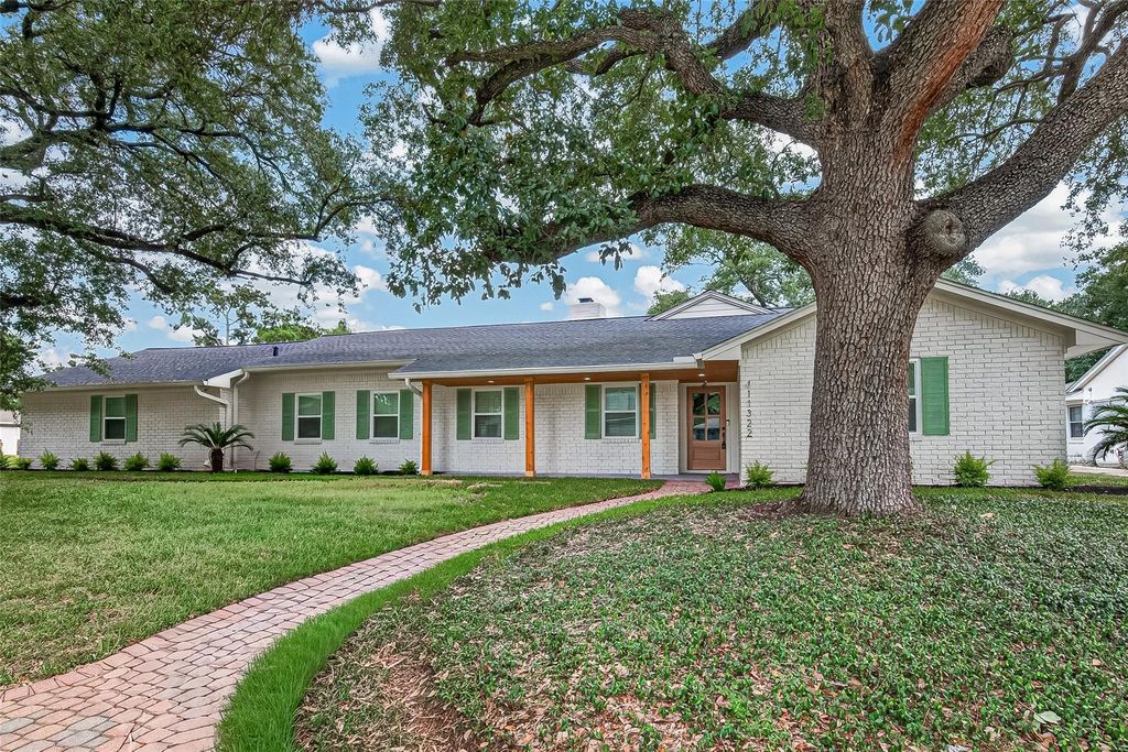 11322 Oak Spring Drive E, Houston, TX 77043