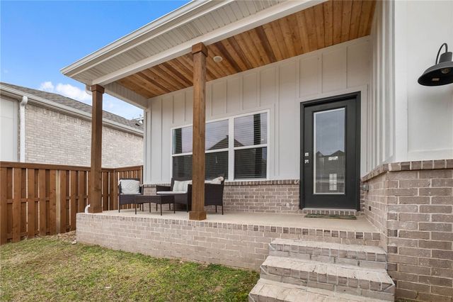 6304 SW Beacon Street, Bentonville, AR 72713