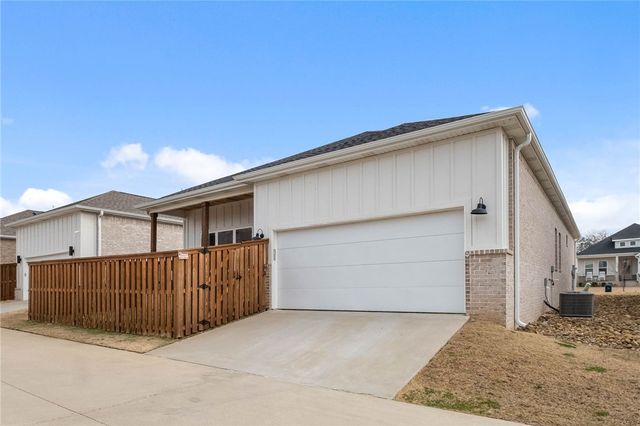 6304 SW Beacon Street, Bentonville, AR 72713