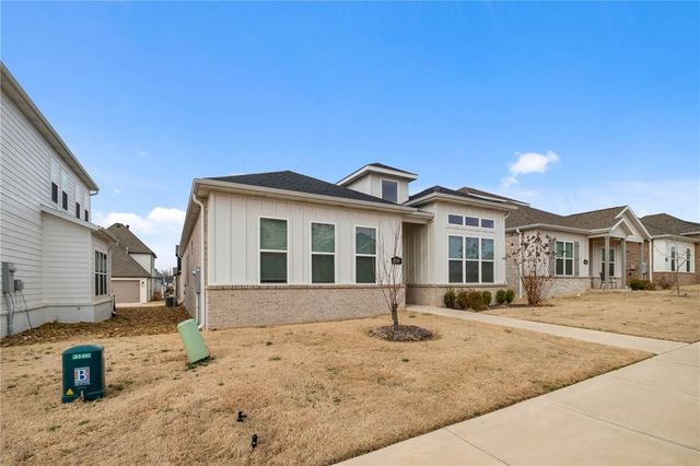 6304 SW Beacon Street, Bentonville, AR 72713