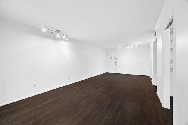 7575 Katy Freeway 103, Houston, TX 77024