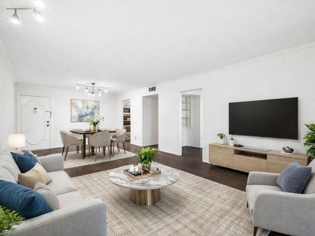 7575 Katy Freeway 103, Houston, TX 77024