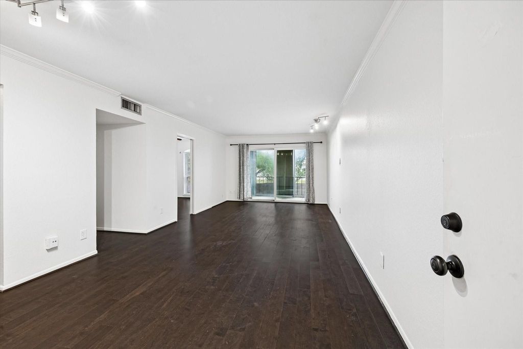 7575 Katy Freeway 103, Houston, TX 77024