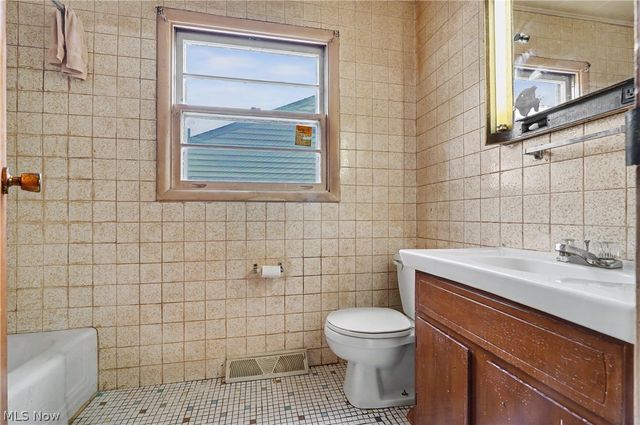 520 Sunset Drive, Hubbard, OH 44425