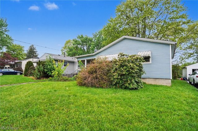 520 Sunset Drive, Hubbard, OH 44425
