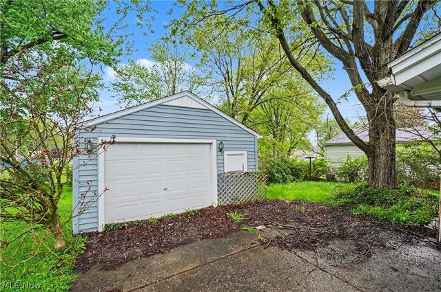 520 Sunset Drive, Hubbard, OH 44425