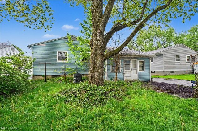 520 Sunset Drive, Hubbard, OH 44425