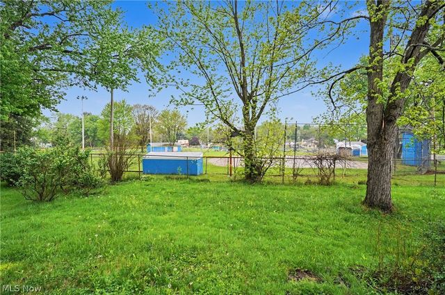 520 Sunset Drive, Hubbard, OH 44425