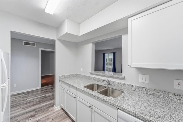 2333 Bering Drive 125, Houston, TX 77057