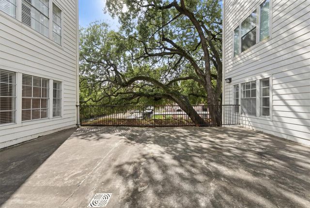2333 Bering Drive 125, Houston, TX 77057
