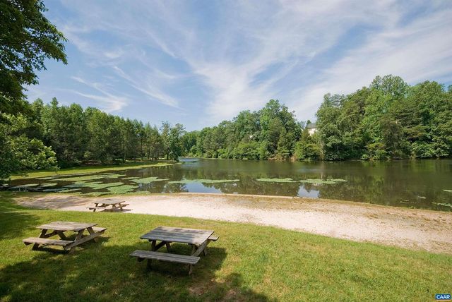 201 BUTTERCUP LN, Charlottesville, VA 22902