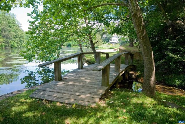 201 BUTTERCUP LN, Charlottesville, VA 22902