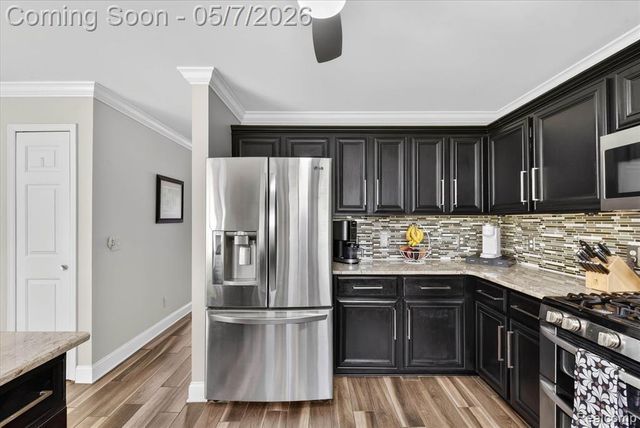 27073 Hawthorne Boulevard, Flat Rock, MI 48134